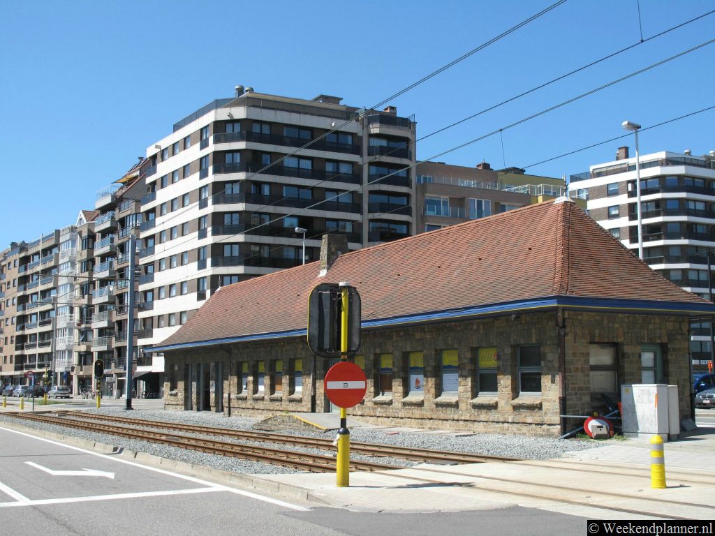 Dit is één van de haltes van de Kusttram in Heist. Tip: De kusttram langs de Belgische badplaatsen.